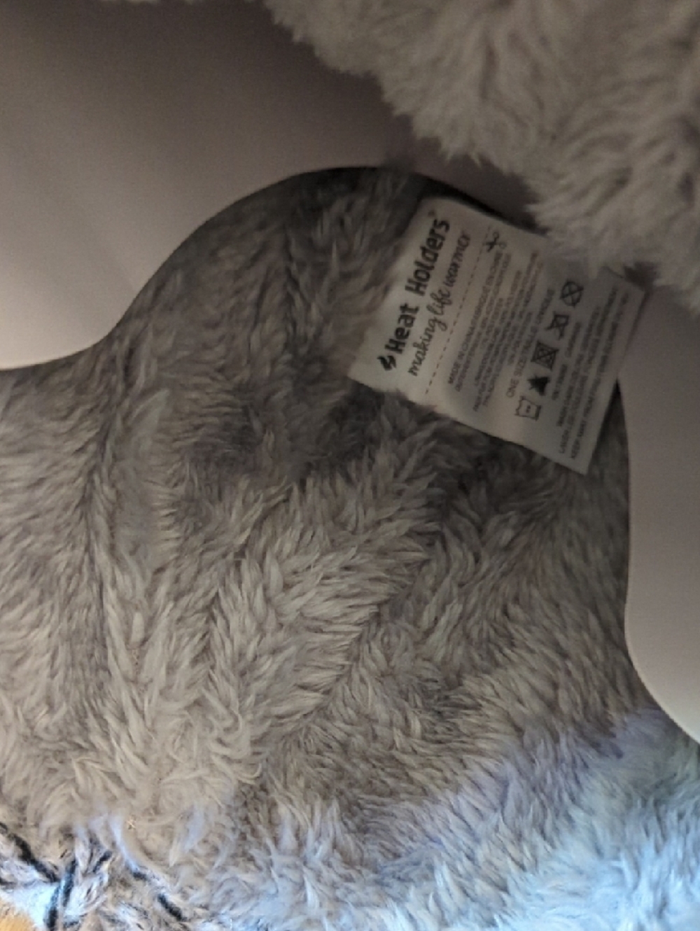 NWT Heat Holders Grey Pom Pom Beanie - Picture 3 of 3